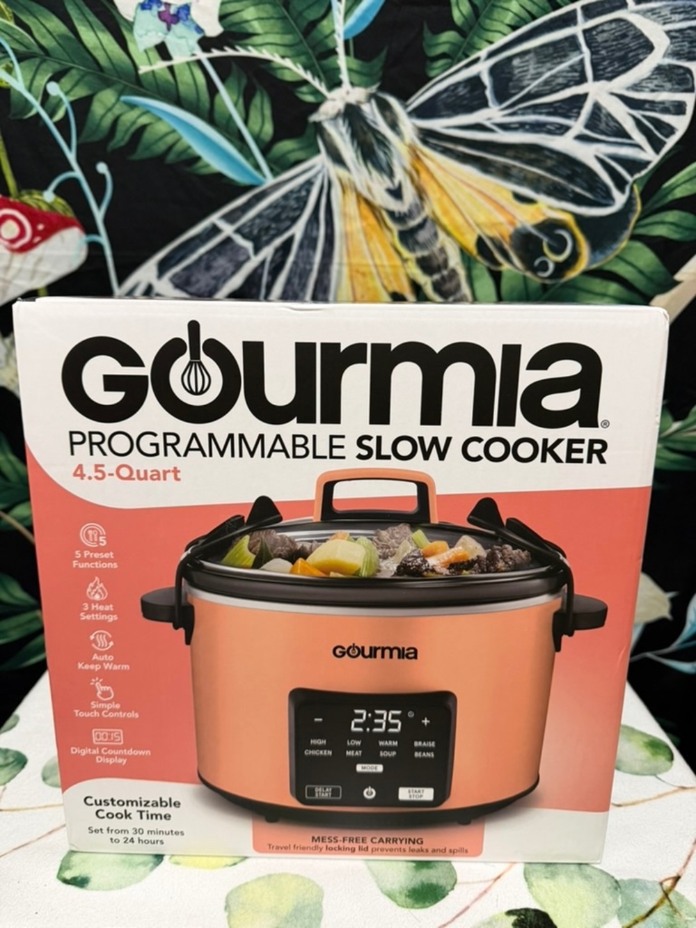 Gourmia Slow Cooker 4.5-Qt with 5 One-Touch Presets and locking lid